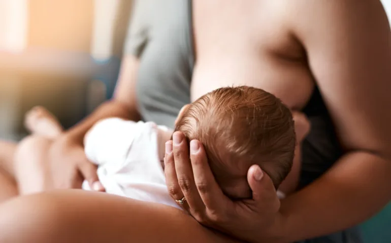 Engorgement pendant l’allaitement : comment soulager la douleur ? - May app santé