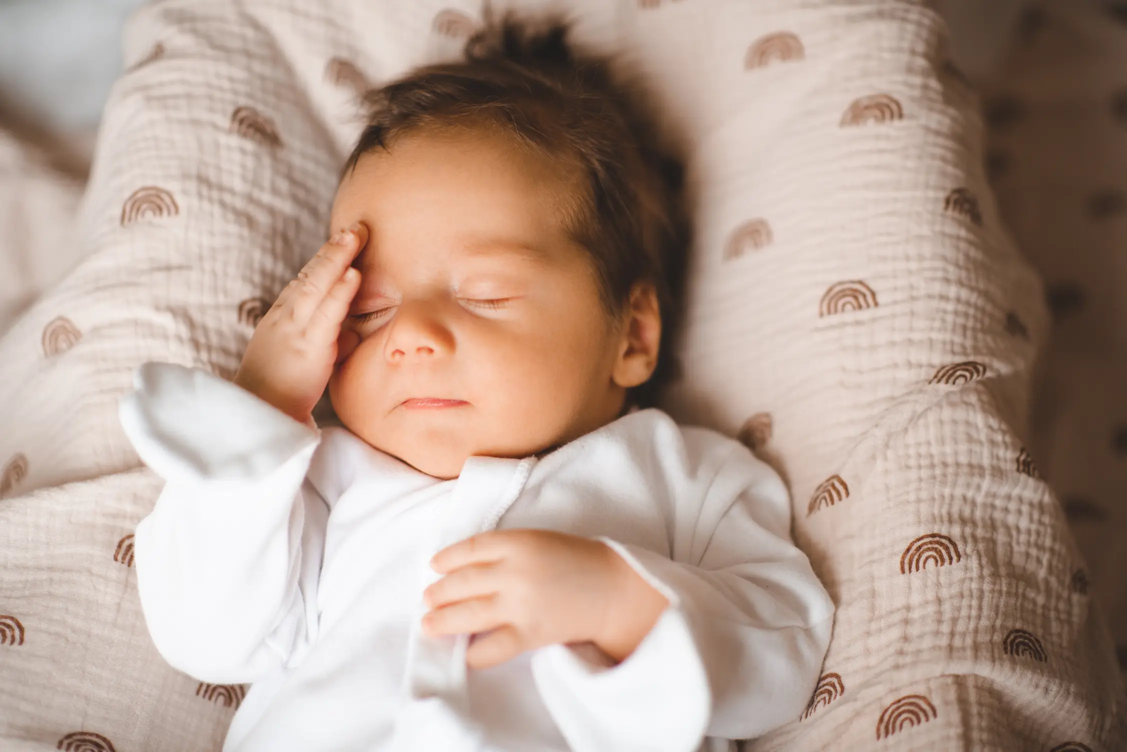Faut-il réveiller un bébé pendant son sommeil ? may app santé