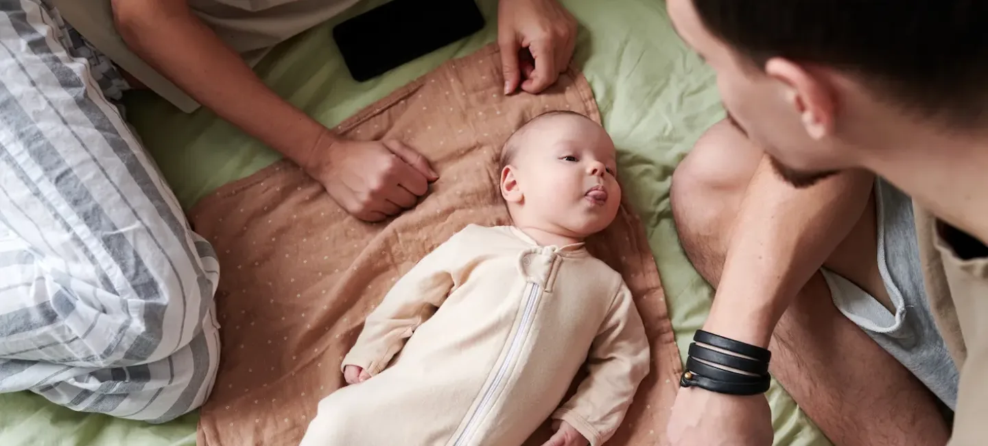 Peut-on faire dormir un nourrisson dans son lit ? may app santé