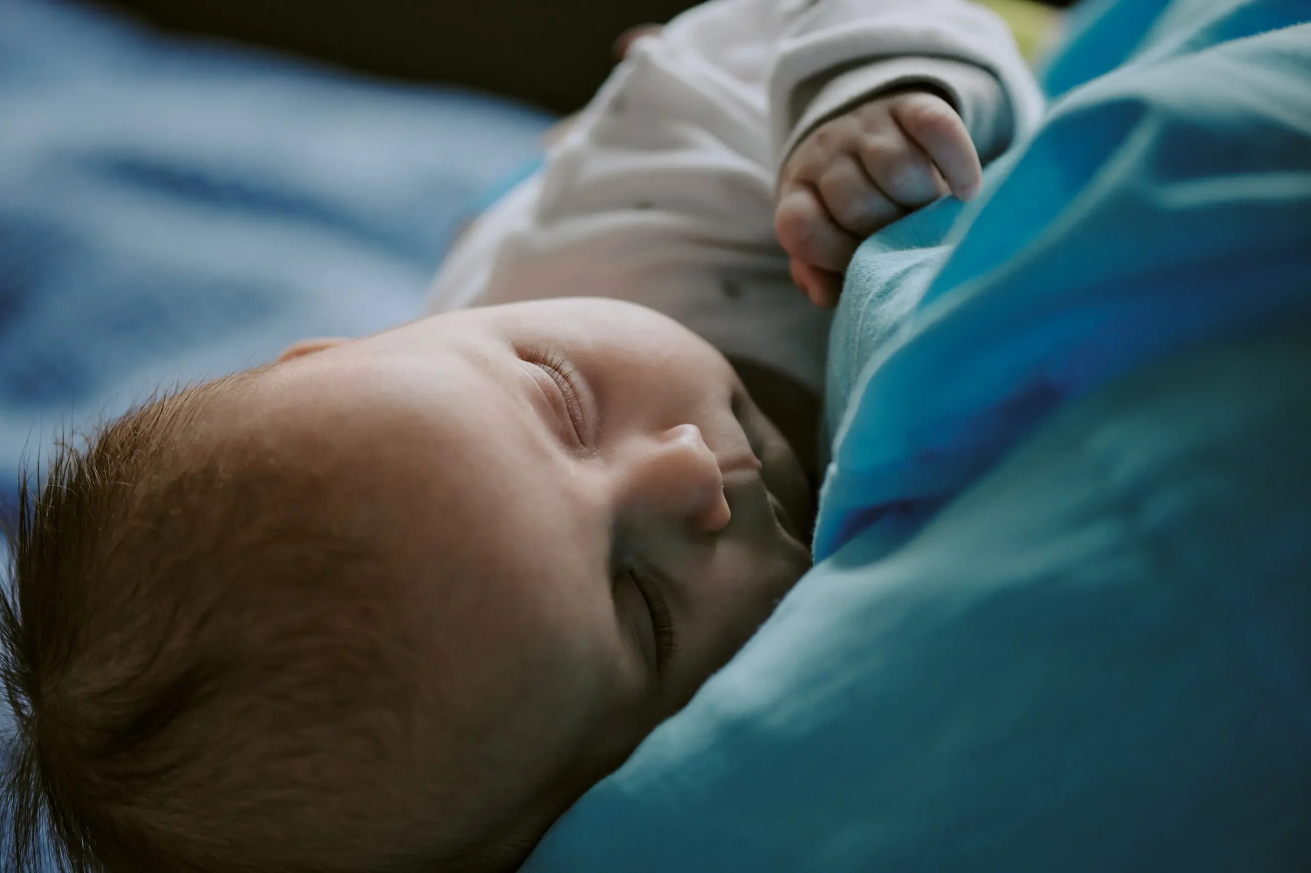 Peut-on faire dormir un nourrisson dans son lit ? may app santé