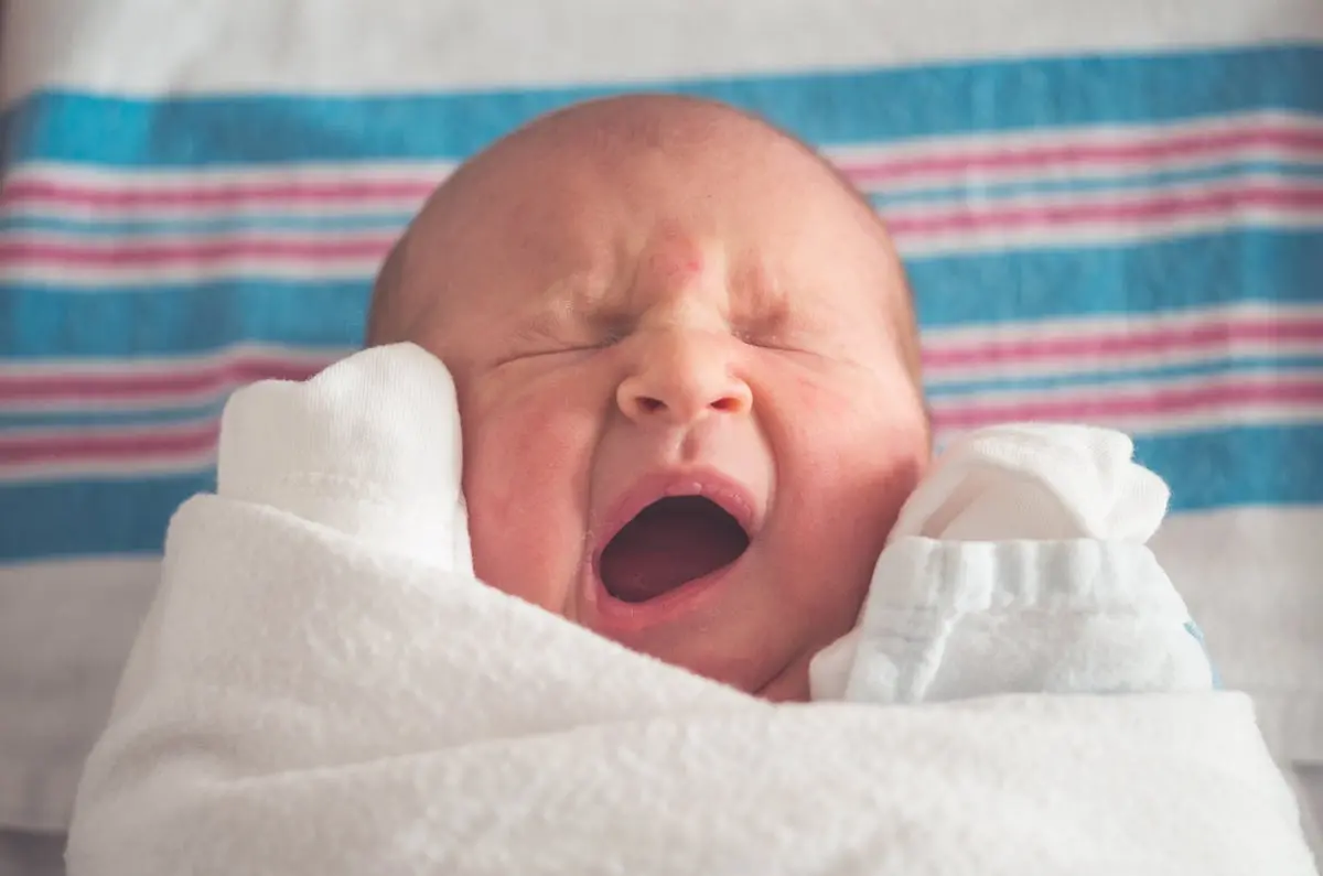 9 conseils efficaces pour apaiser un bébé qui pleure