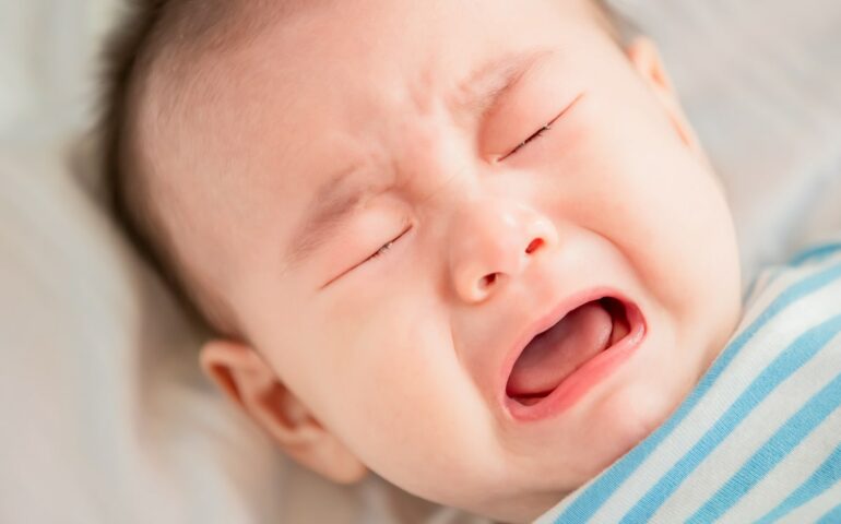 Laisser pleurer bébé pour dormir : méthodes, bienfaits et limites - May App Santé