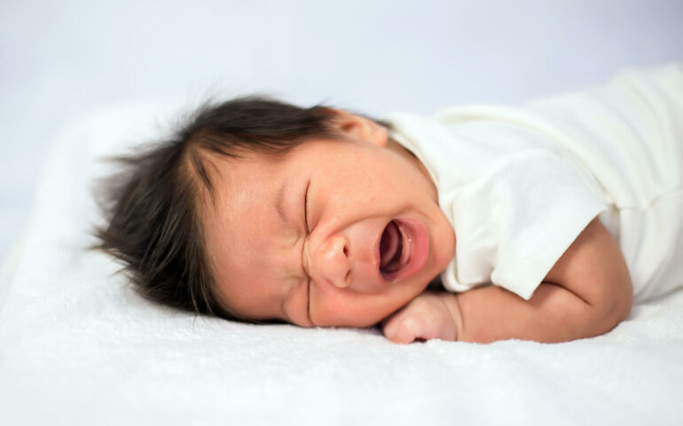 bébé_se_réveille_en_hurlant_la_nuit