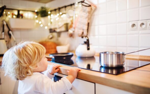 Enfant brûlé : comment réagir en cas de brûlure ? - May App Santé