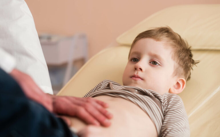 enfant mal au ventre