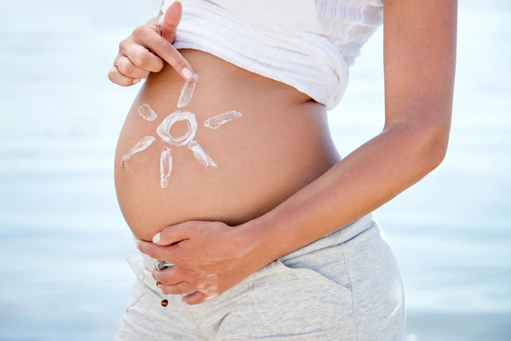 Soleil pendant la grossesse : bienfaits et précautions may app santé
