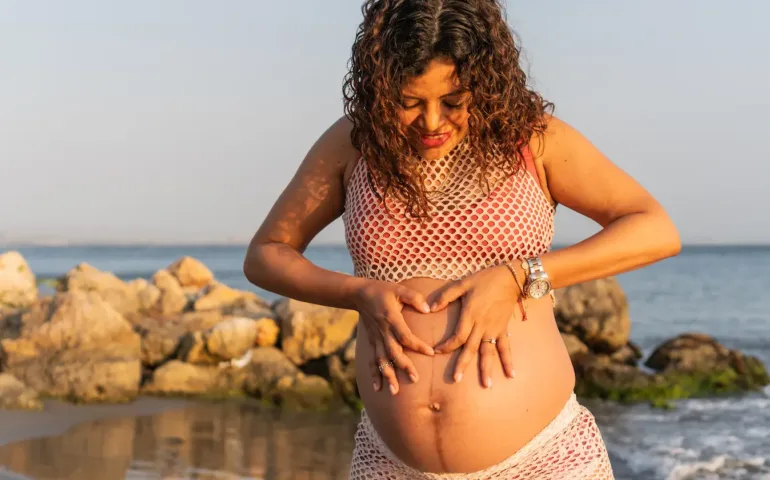 Soleil pendant la grossesse : bienfaits et précautions may app santé