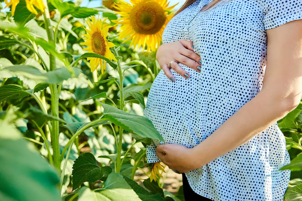 Soleil pendant la grossesse : bienfaits et précautions may app santé
