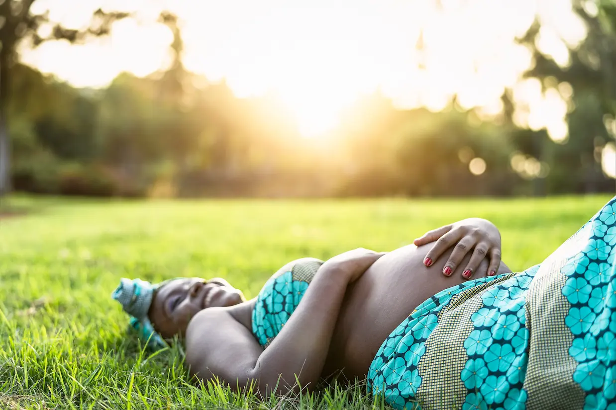 Soleil pendant la grossesse : bienfaits et précautions may app santé