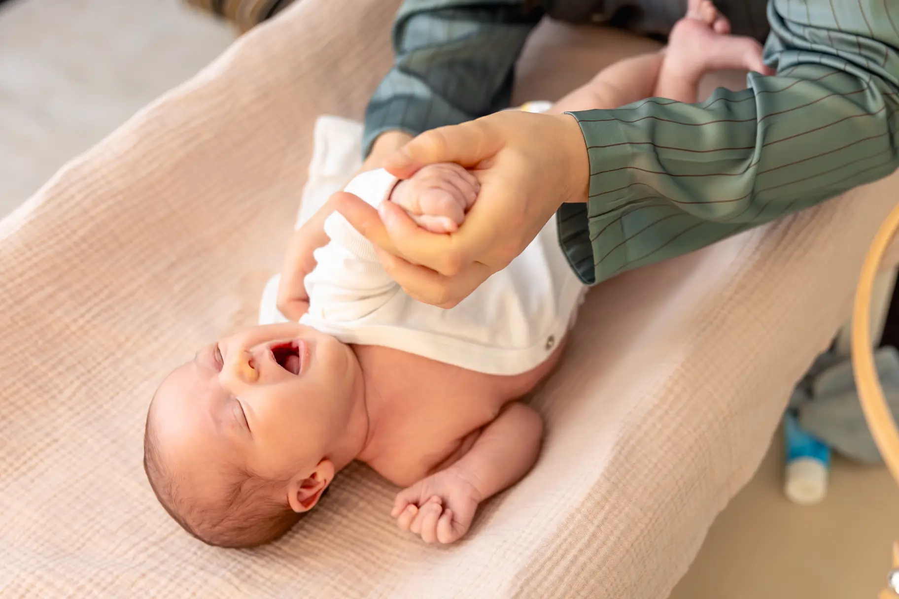 Coliques du nourrisson : causes, symptômes et traitements may app santé