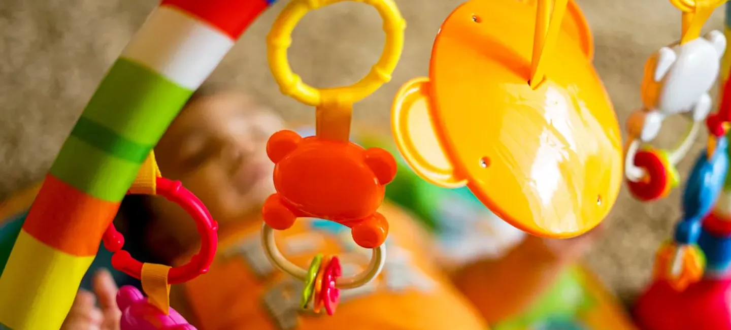 Quels jouets pour un bébé de 0 à 3 mois ? ✨👶🚼 