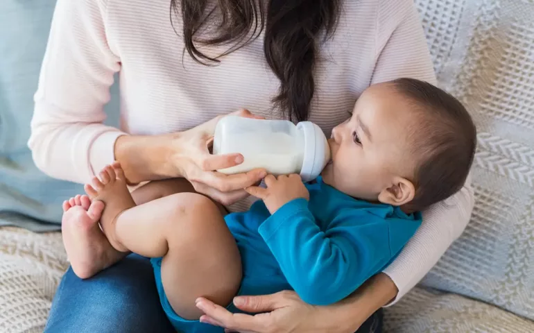 Les quantités de lait pour mon bébé de 7 mois à 1 an