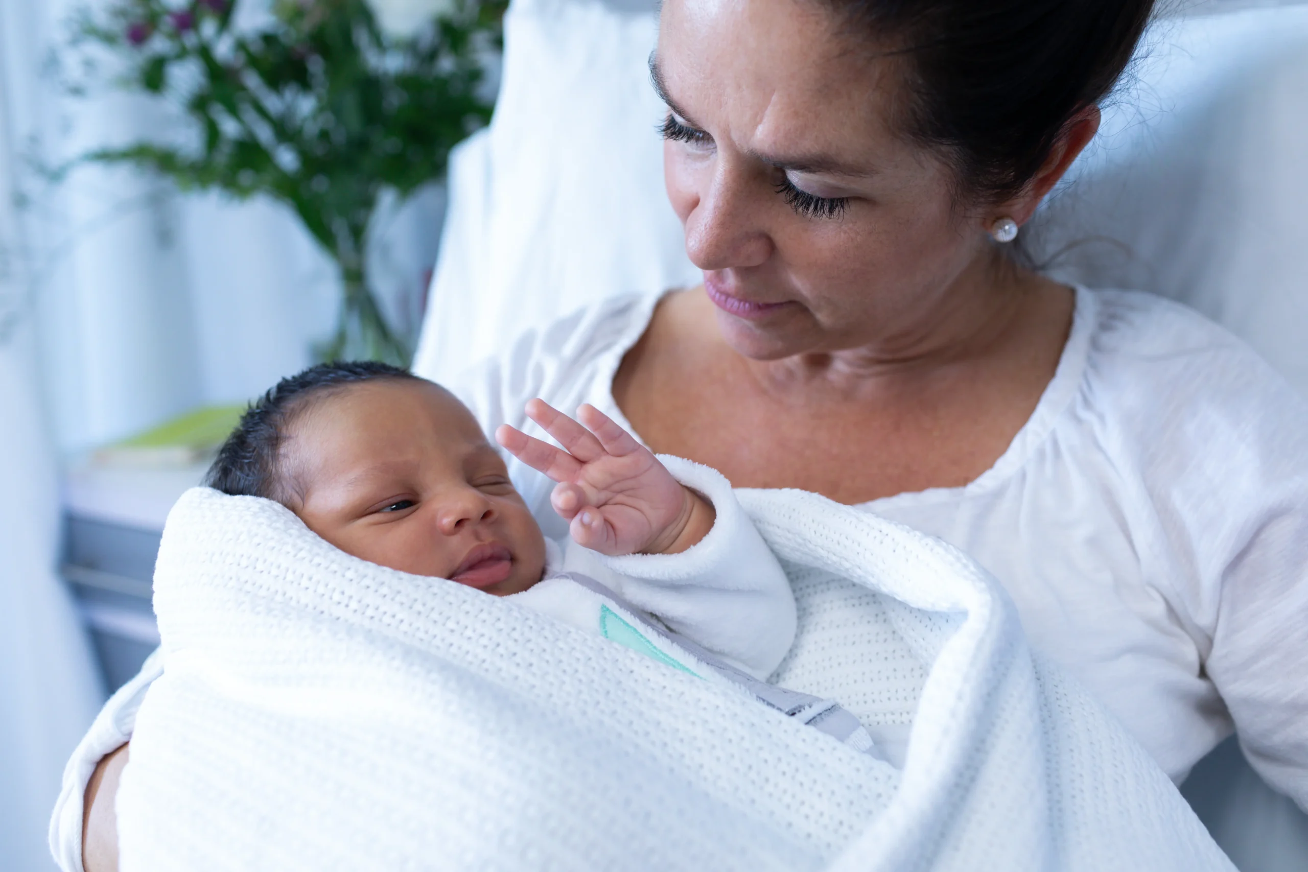 Hormones et post-partum : comprendre la chute hormonale après l'accouchement 2 Hormones et post-partum : comprendre la chute hormonale après l'accouchement - May app santé