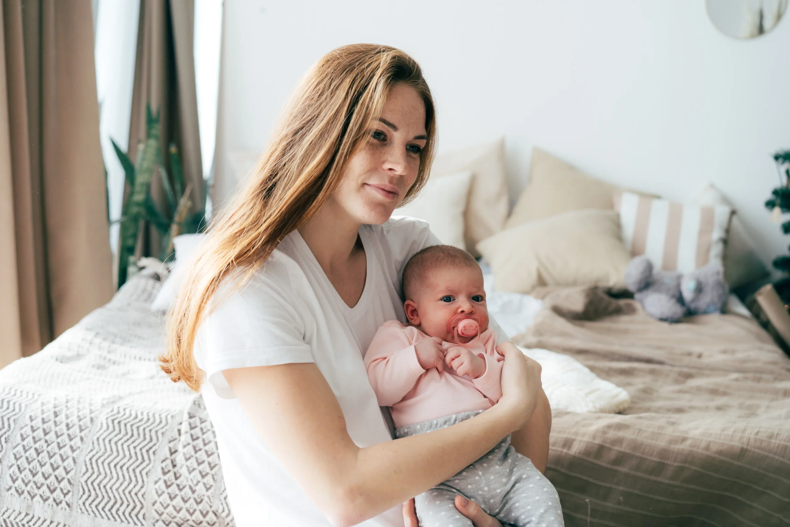 Hormones et post-partum : comprendre la chute hormonale après l'accouchement 5 Hormones et post-partum : comprendre la chute hormonale après l'accouchement - May app santé