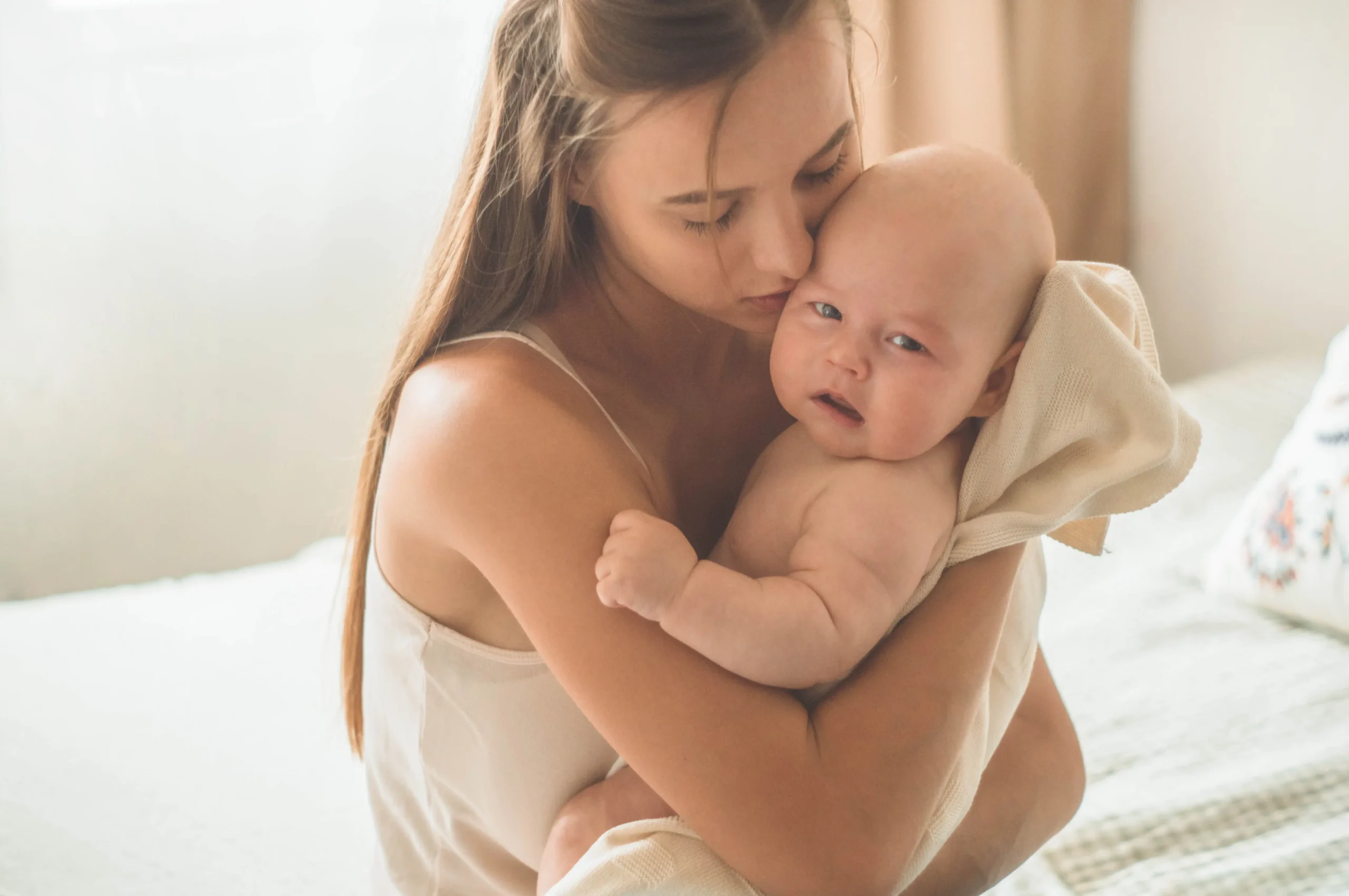 Hormones et post-partum : comprendre la chute hormonale après l'accouchement 3 Hormones et post-partum : comprendre la chute hormonale après l'accouchement - May app santé