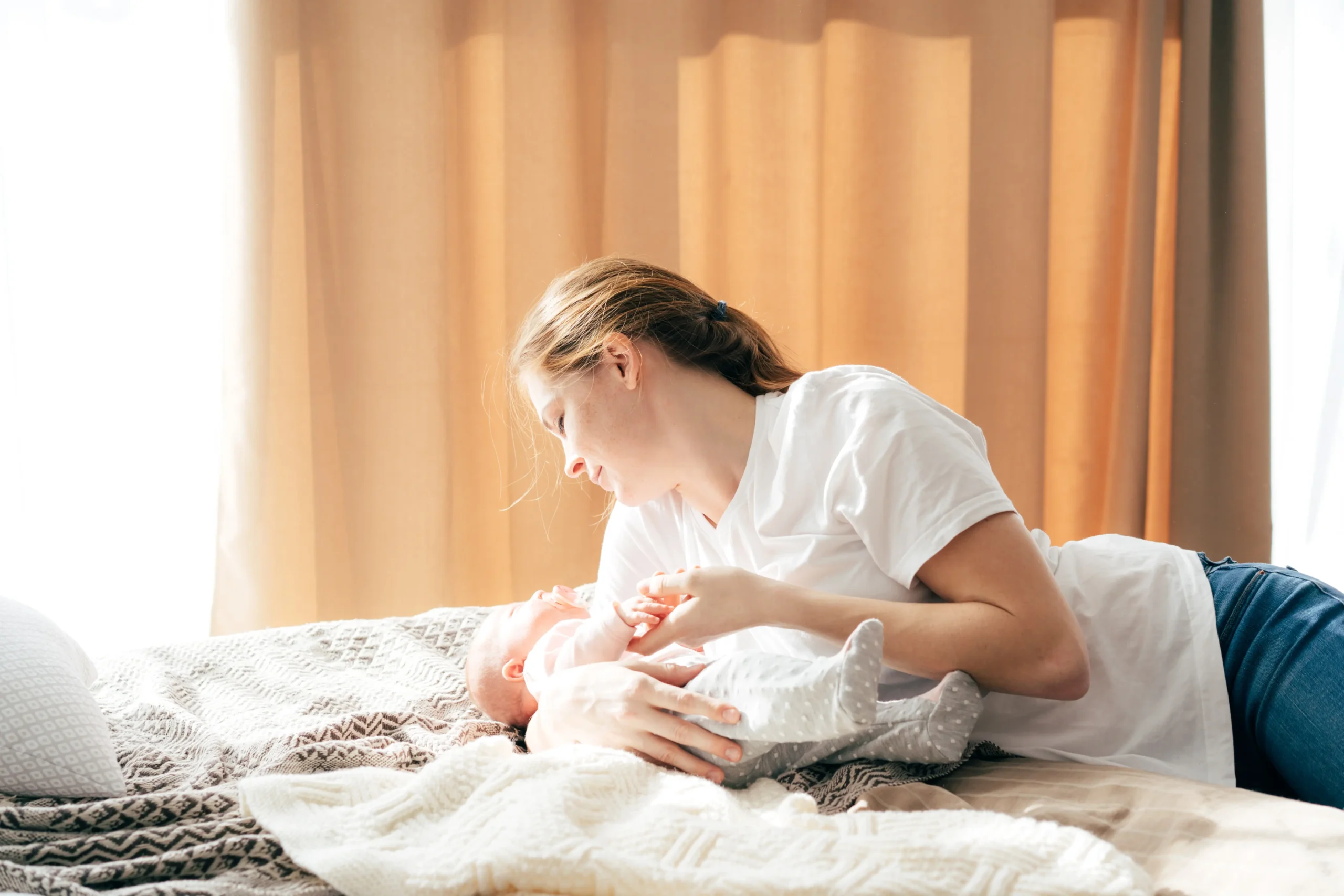 Hormones et post-partum : comprendre la chute hormonale après l'accouchement 4 Hormones et post-partum : comprendre la chute hormonale après l'accouchement - May app santé