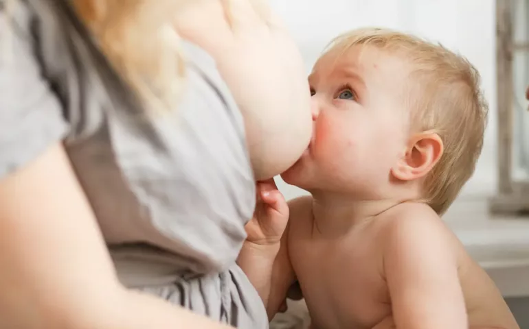 Peut-on continuer l'allaitement quand on a la Covid-19 ?