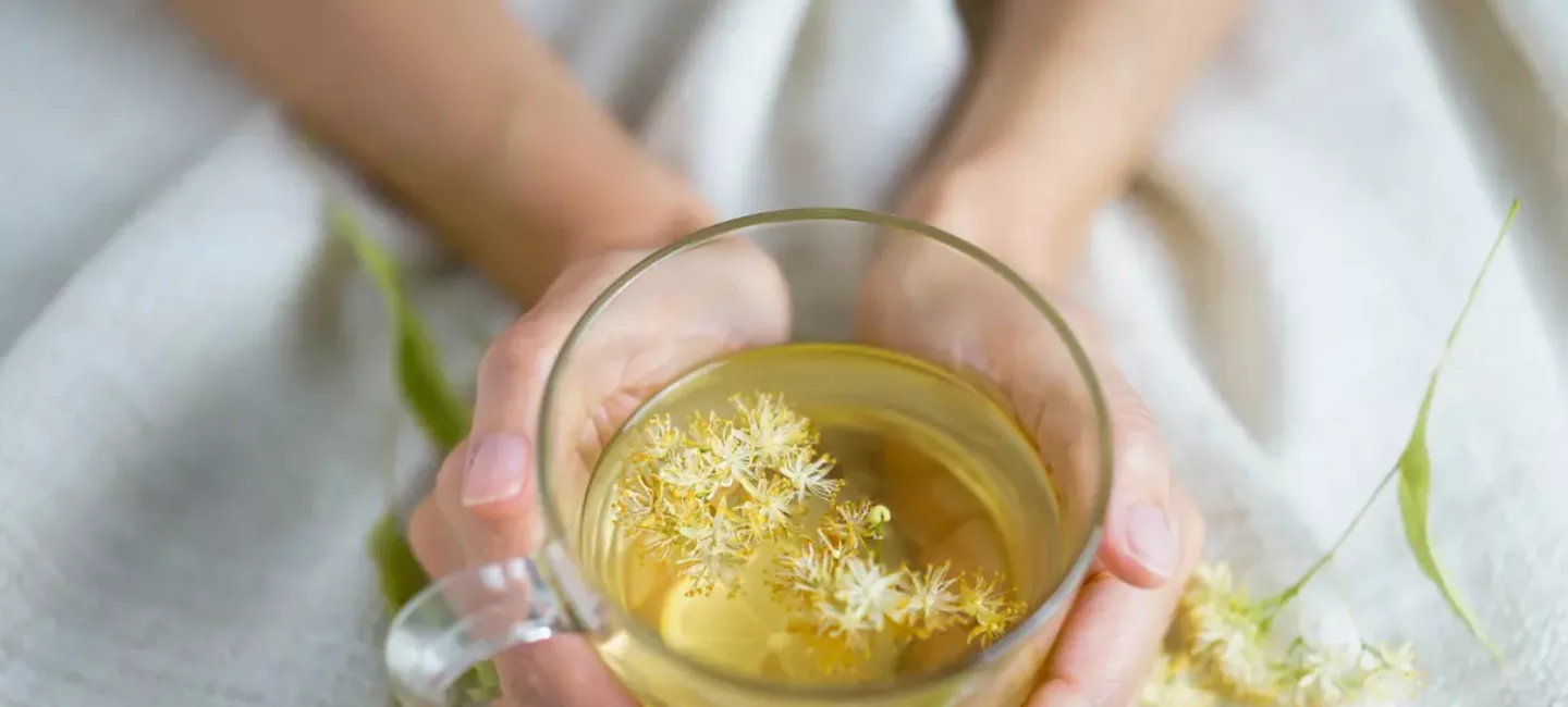 Boire de la tisane pour stimuler l'allaitement