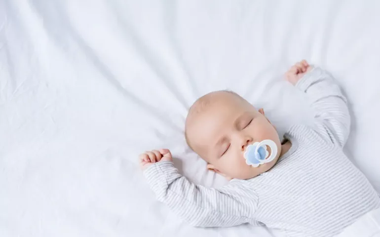 Faut-il donner une tétine à son nourrisson ? - May App Santé