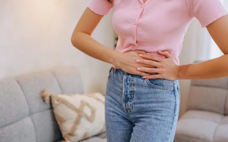 Est-il normal de ressentir des douleurs au ventre au 1er mois de grossesse ? - May santé app