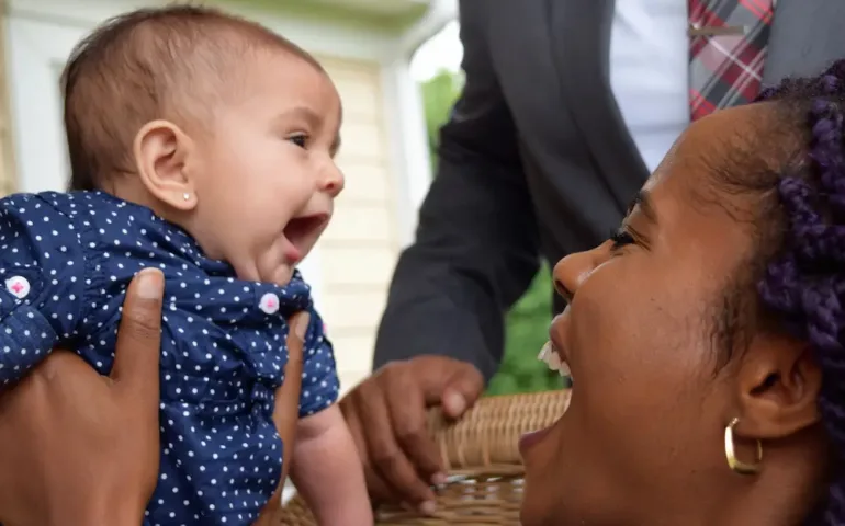 Favoriser le rot du nourrisson après l’allaitement - May App Santé