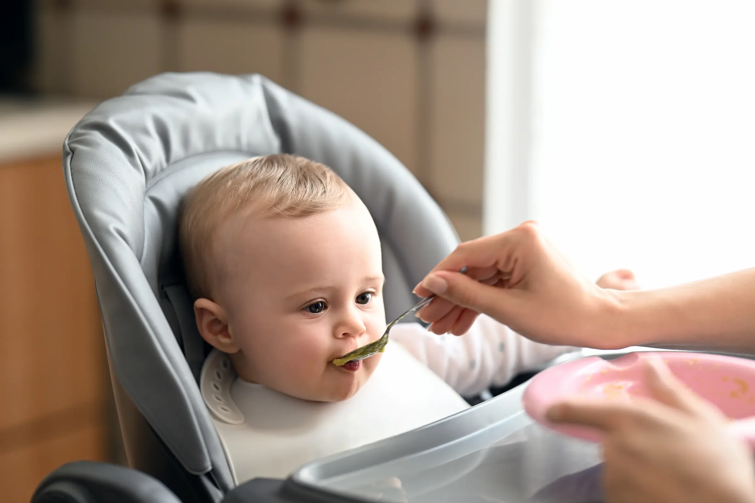 Bébé de 4 mois : tout sur son alimentation may app santé