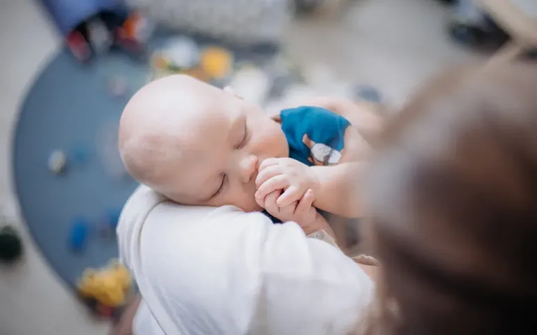 Que faire si le nouveau-né ne veut pas dormir dans son lit ? may app santé