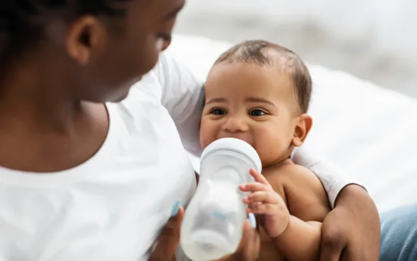 A partir de quand donner de l'eau à un bébé ? - May app santé