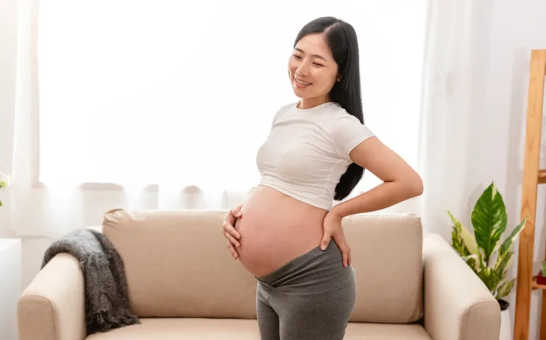 Sciatique pendant la grossesse : symptômes, causes et solutions pour soulager la douleur - May app santé