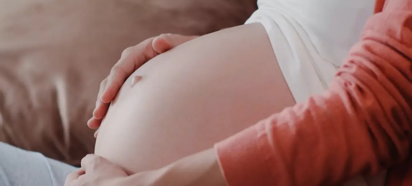 Ventre dur pendant la grossesse : que faire ?