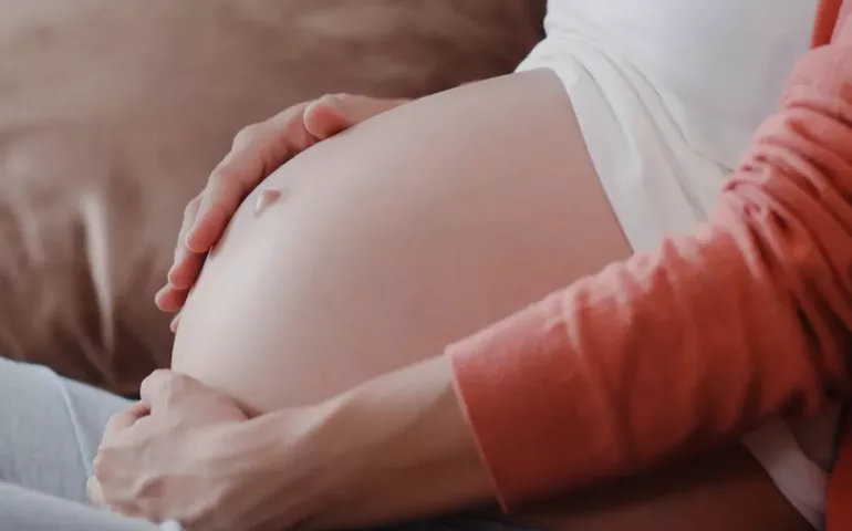 Ventre dur pendant la grossesse : que faire ?