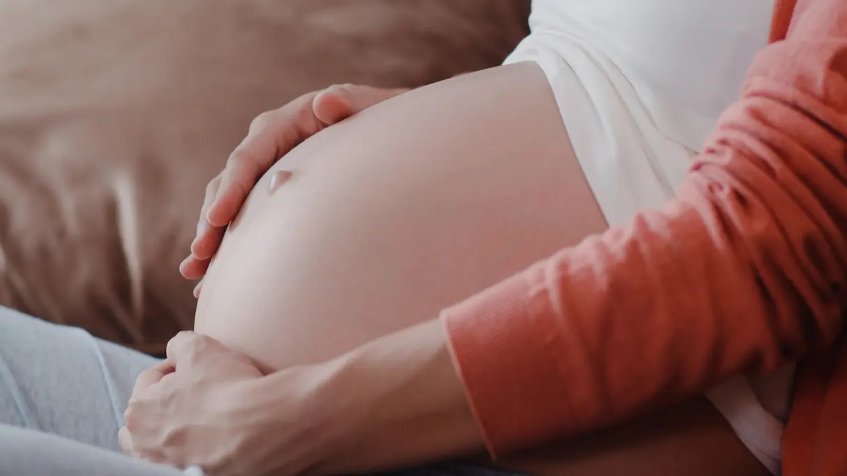 Moulage du ventre pendant la grossesse - Un Temps Pour son bien-être et  celui de sa Famille - Morbihan