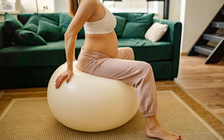 Accoucher plus vite : nos 7 astuces