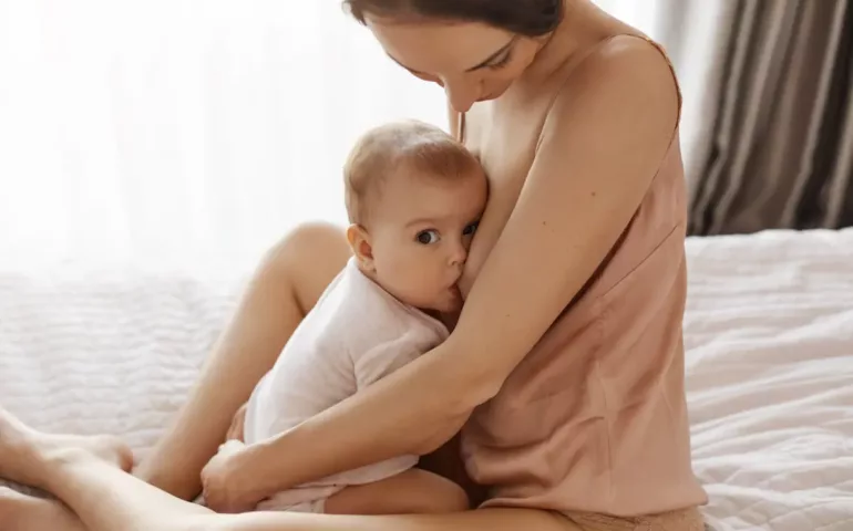 Jusqu'à quel âge poursuivre l'allaitement ?