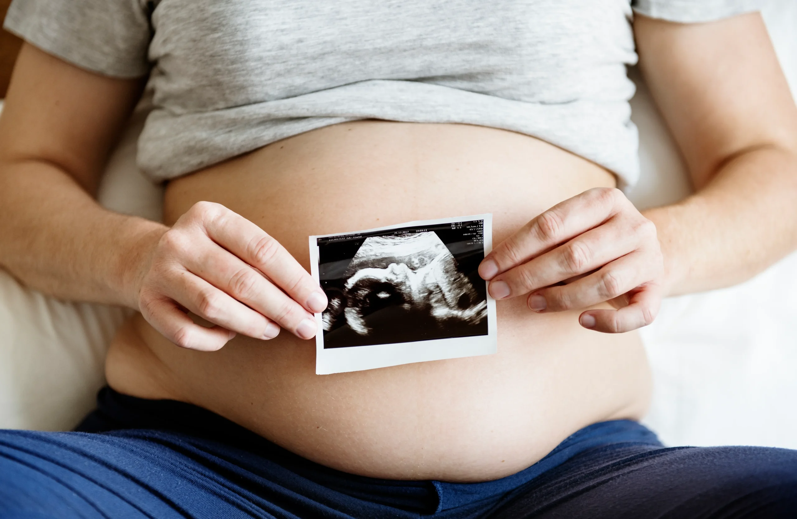 L’échographie pelvienne pendant la grossesse : à quoi sert-elle et comment se déroule-t-elle ? - May app santé