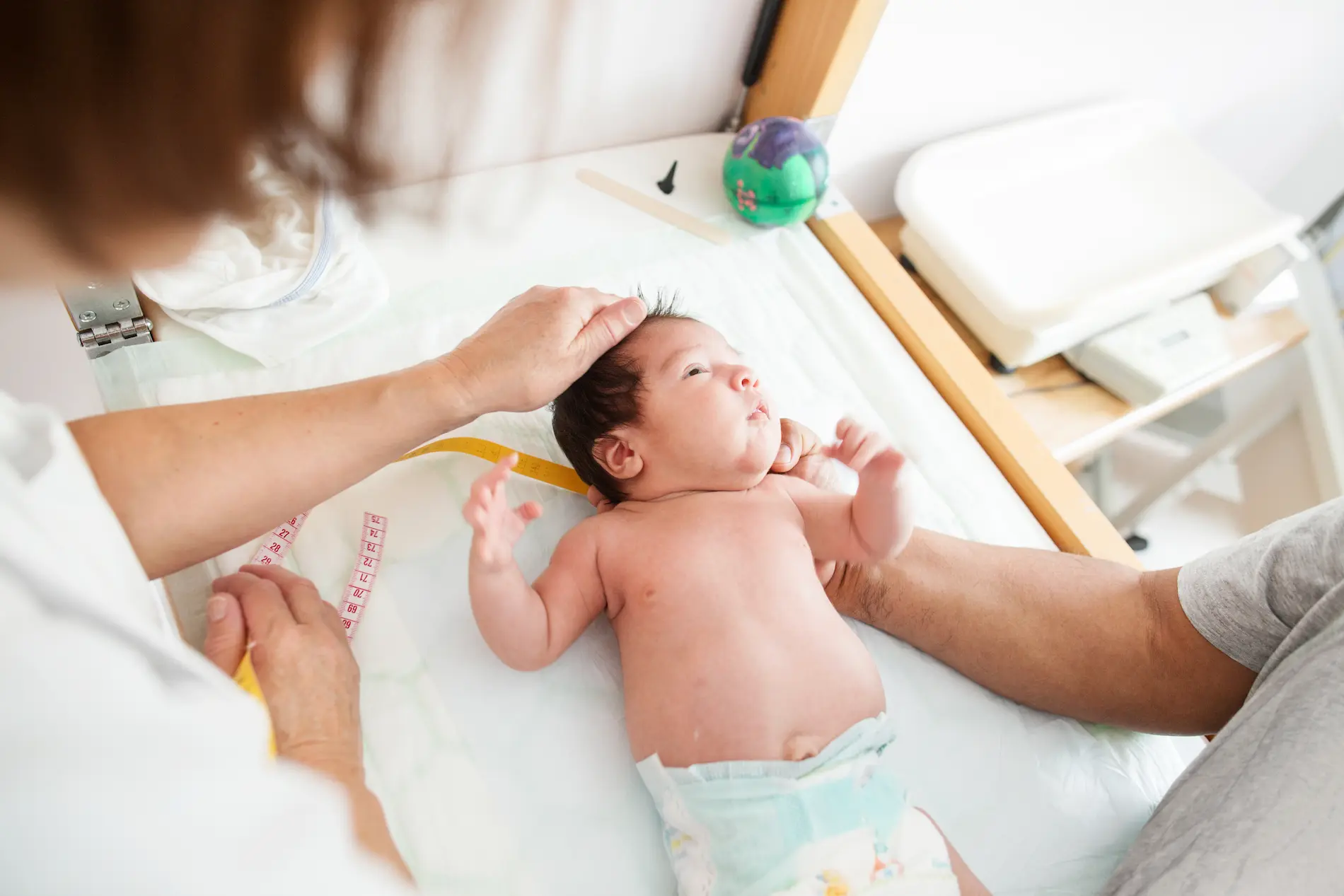 La plagiocéphalie : que faire si mon bébé a la tête plate ? may app santé