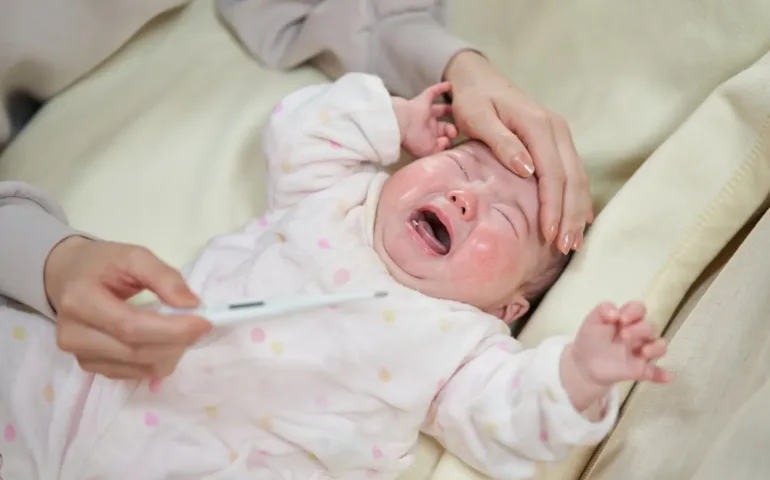 Mon bébé a de la fièvre : comment réagir ? may app santé