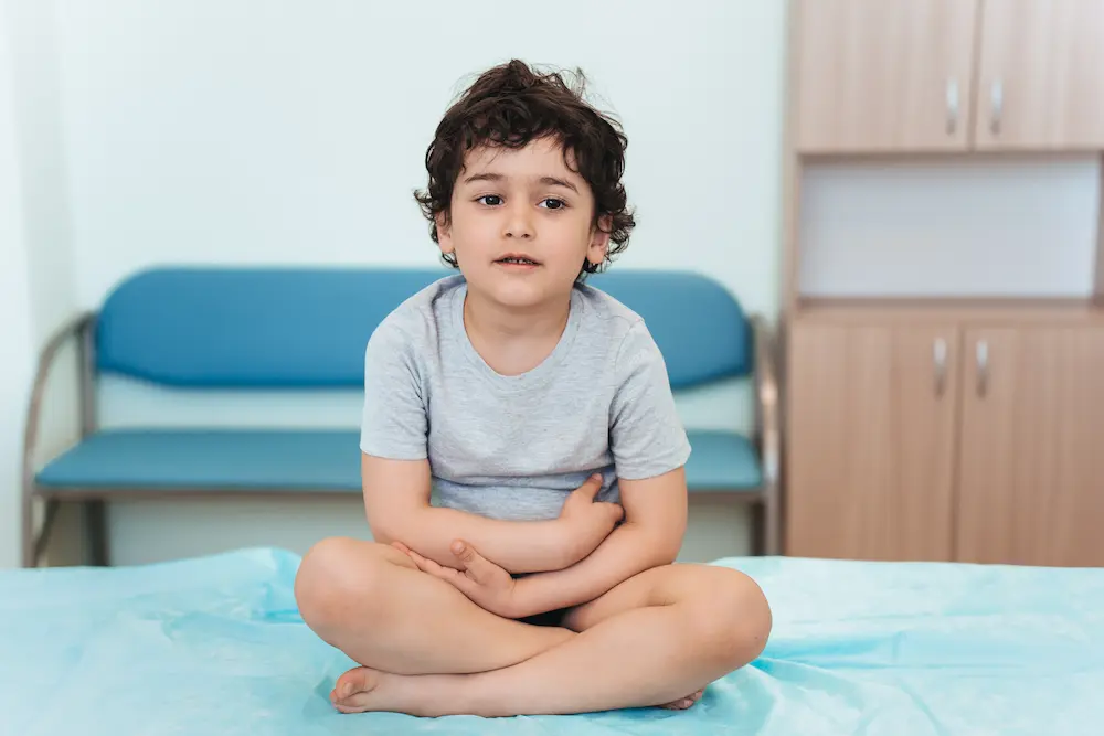 Mon enfant a mal au ventre : que faire ? - May App Sant&eacute;