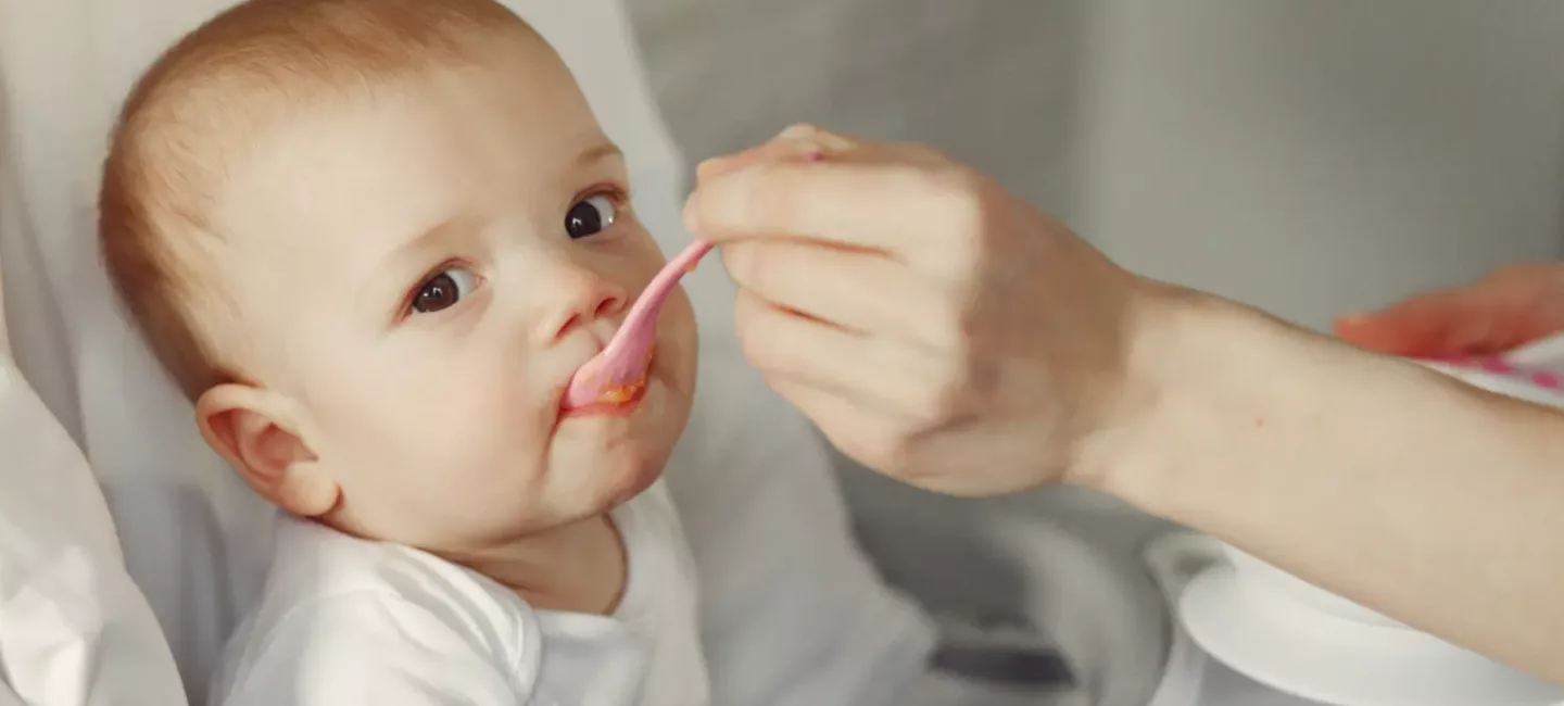 Les horaires de repas chez un bébé de 4 mois