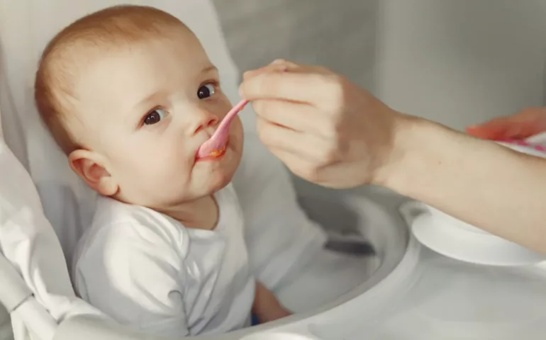 Les horaires de repas chez un bébé de 4 mois may app santé