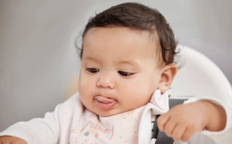 Mon bébé de 2 mois bave : pourquoi et quand s’inquiéter ? may app santé