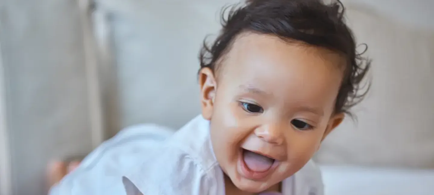 My 6-month-old baby sleeps on their stomach. Is this a problem? - May App Santé