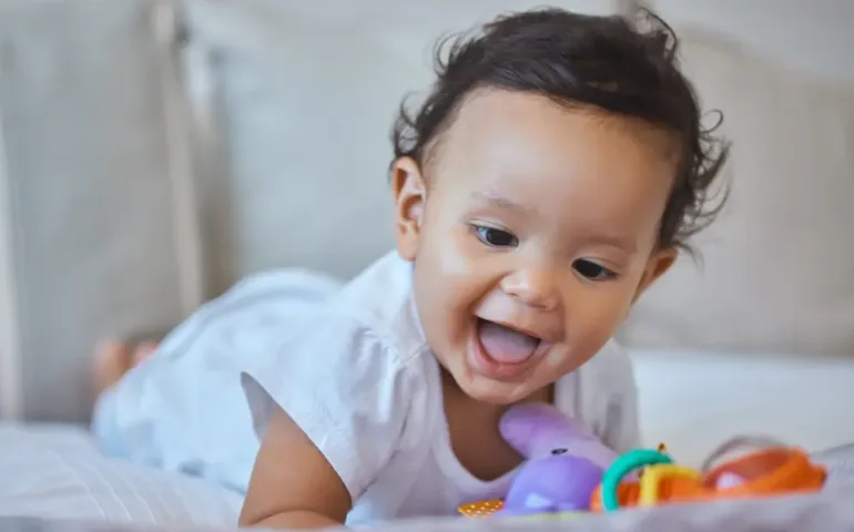 My 6-month-old baby sleeps on their stomach. Is this a problem? - May App Santé