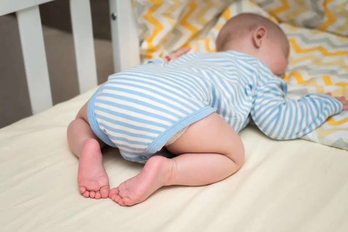 Mon bébé de 6 mois dort sur le ventre, estce grave ? May app