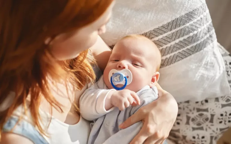 Quelle sucette choisir pour un nourrisson ?
