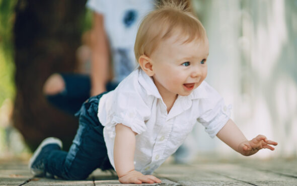 À quel âge un bébé commence-t-il à ramper ? - May App Santé