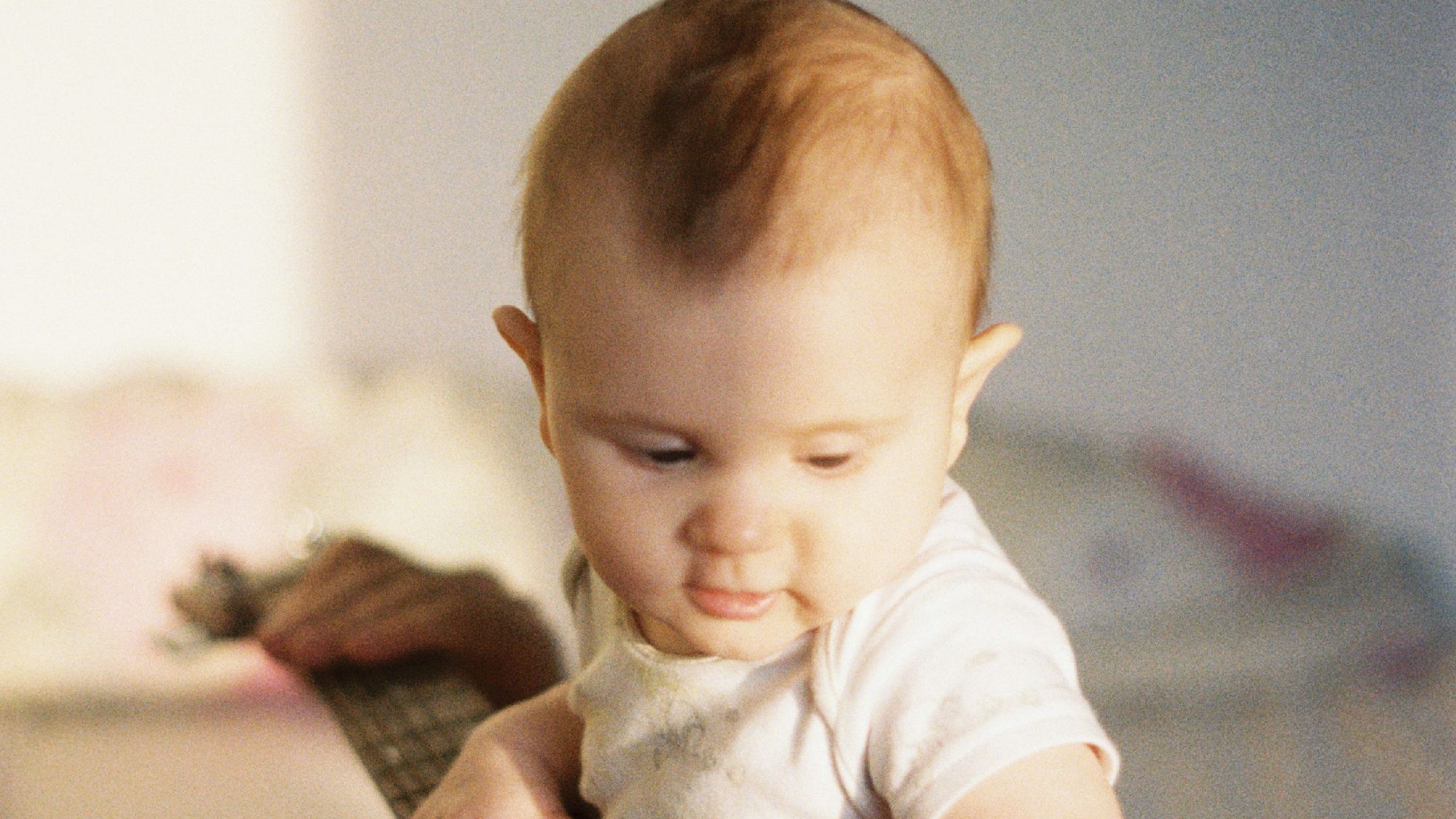 Bébé perd ses cheveux : quand s'inquiéter ?