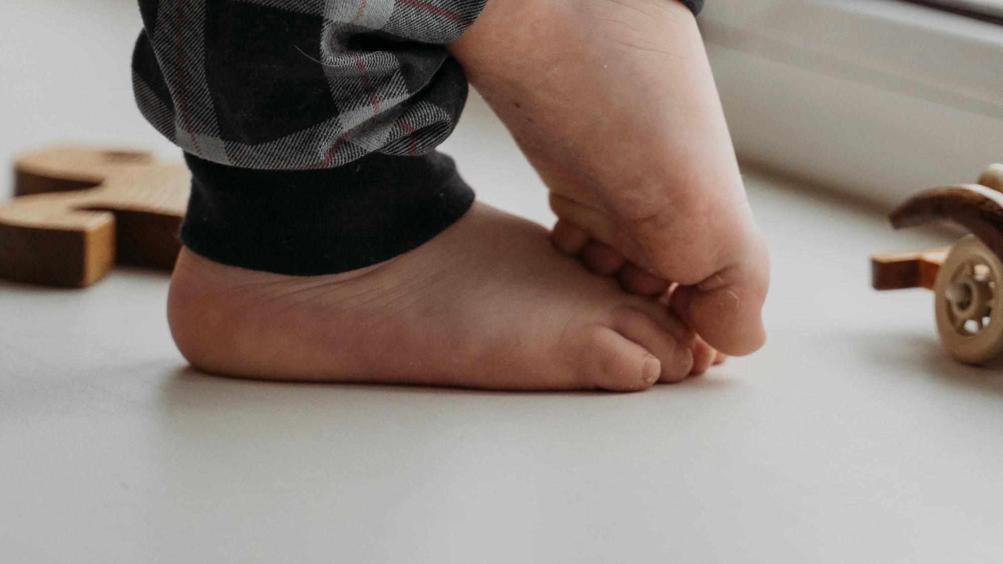 Taille pied bébé et enfants : le guide pour choisir la bonne pointure