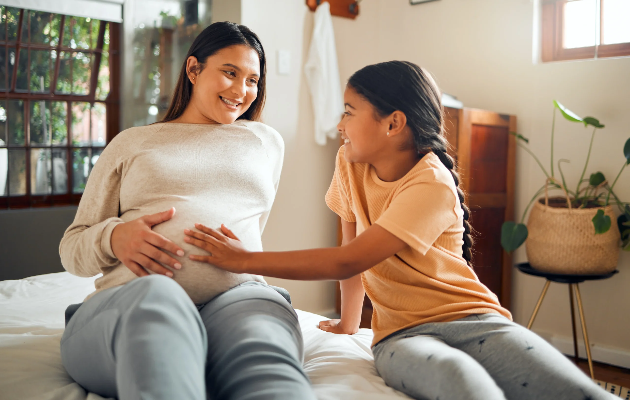 Quand commence-t-on à sentir son bébé bouger ? 2 Quand commence-t-on à sentir son bébé bouger ? - May app santé