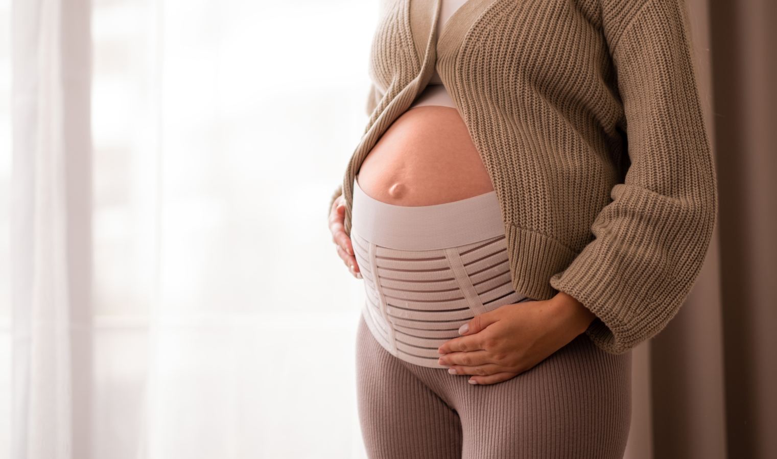 Utiliser une ceinture de maintien après l'accouchement : pour ou